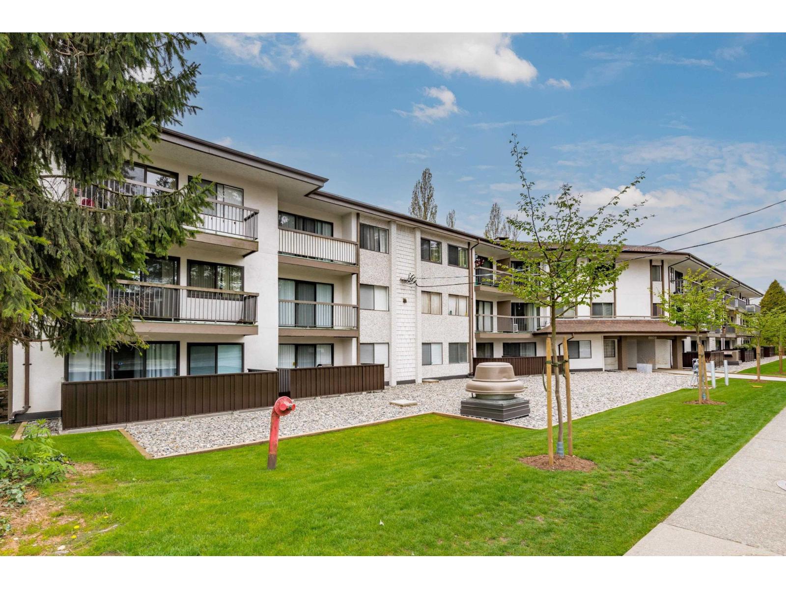 218 15020 North Bluff Road, White Rock, British Columbia V4B 5A4 - Photo 1 - R3089847