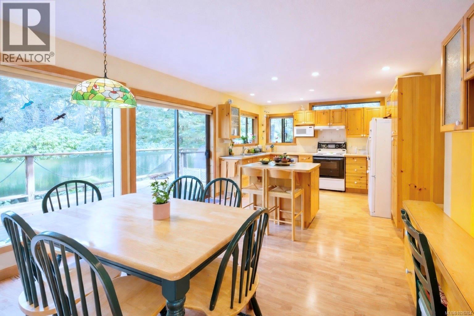 1290 Lynn Rd, Tofino, British Columbia  V0R 2Z0 - Photo 5 - 1026704