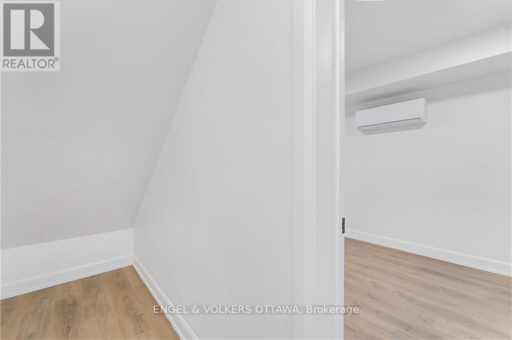 2 - 6a Monk Street, Ottawa, Ontario  K1S 3Y5 - Photo 5 - X12835456