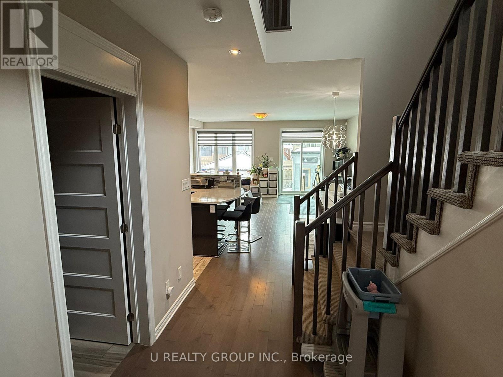 821 Cedar Creek Drive, Ottawa, Ontario  K1T 0B3 - Photo 5 - X12835546