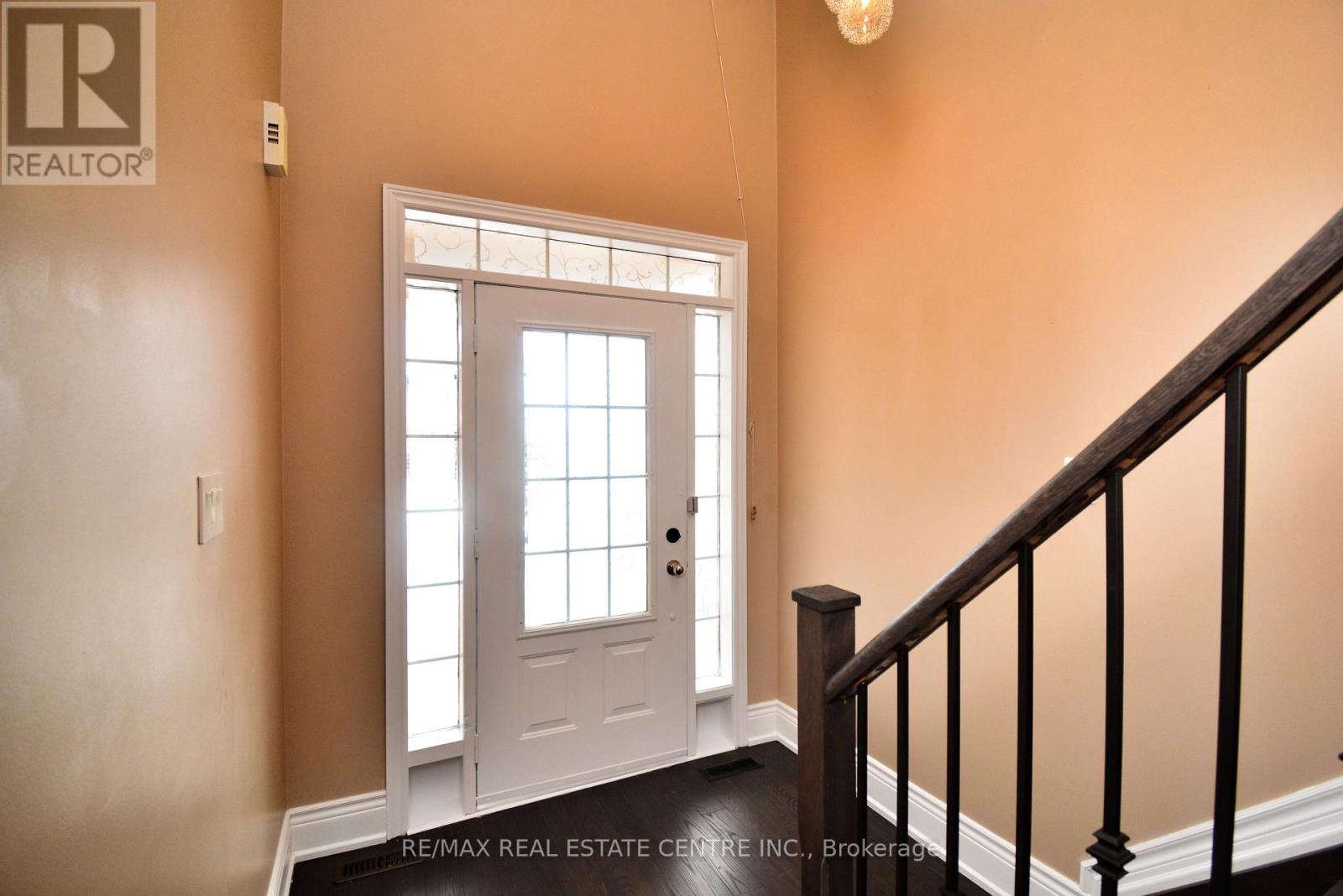 94 Seahorse Avenue, Brampton, Ontario  L6V 4N8 - Photo 2 - W12835316