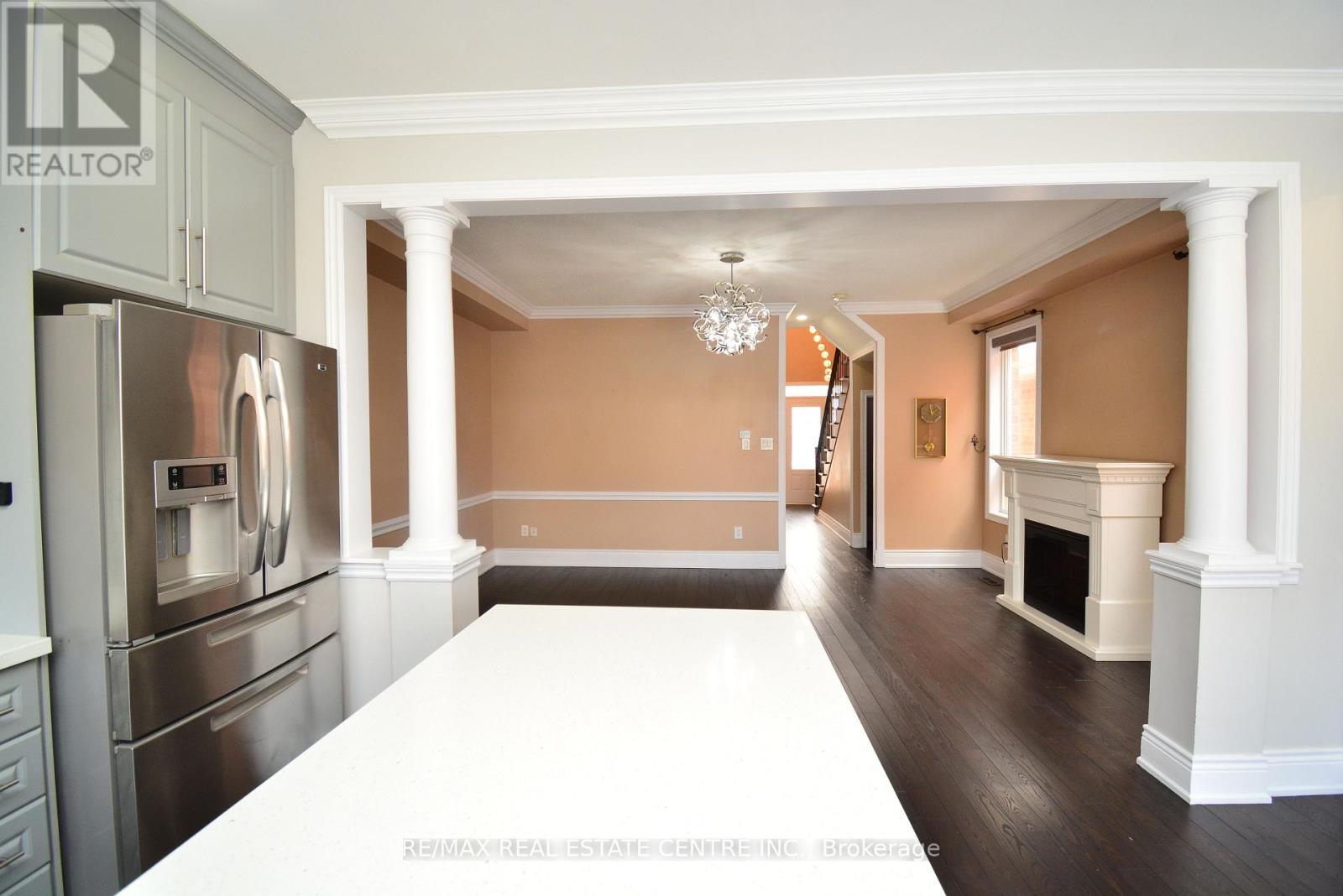 94 Seahorse Avenue, Brampton, Ontario  L6V 4N8 - Photo 3 - W12835316