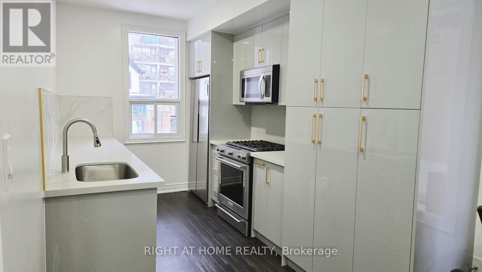 49 Torrens Avenue, Toronto, Ontario  M4K 2H9 - Photo 3 - E12800620