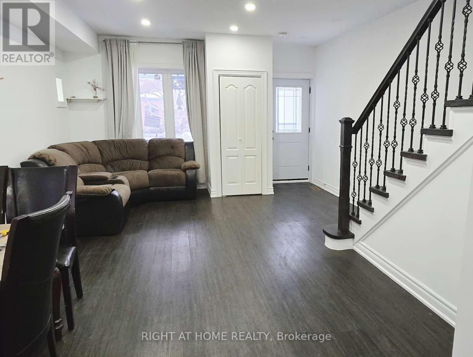 49 Torrens Avenue, Toronto, Ontario  M4K 2H9 - Photo 2 - E12800620