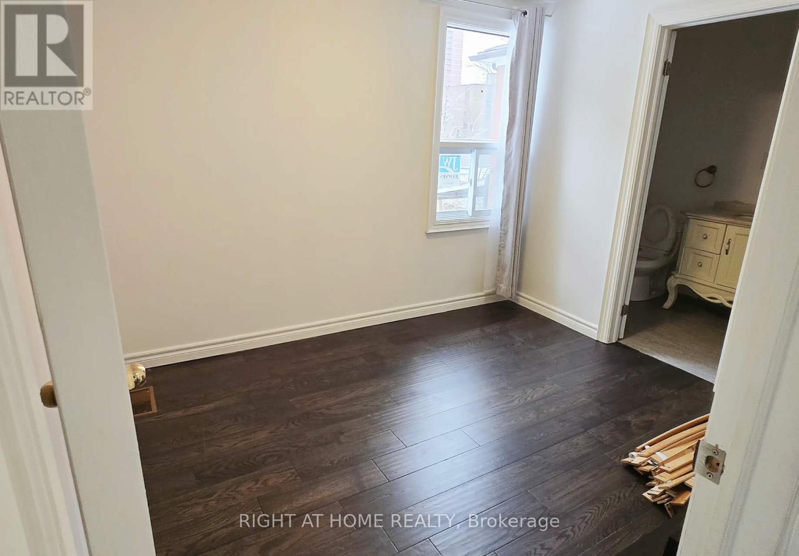 49 Torrens Avenue, Toronto, Ontario  M4K 2H9 - Photo 8 - E12800620