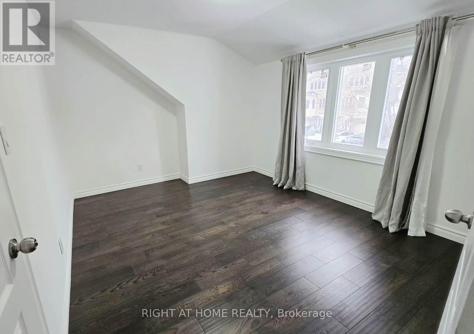 49 Torrens Avenue, Toronto, Ontario  M4K 2H9 - Photo 11 - E12800620