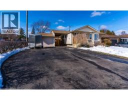 102 GREENINGDON Drive, Hamilton, Ontario