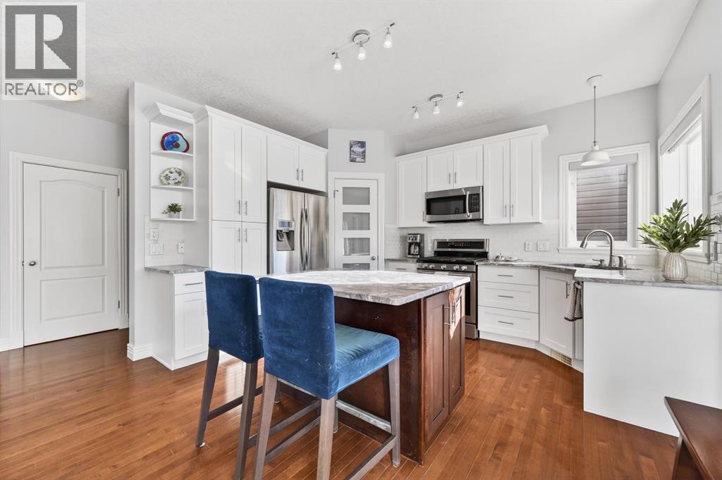 29 Cougarstone Manor Sw, Calgary, Alberta  T3H 5N4 - Photo 11 - A2289809