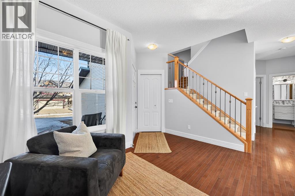 29 Cougarstone Manor Sw, Calgary, Alberta  T3H 5N4 - Photo 4 - A2289809