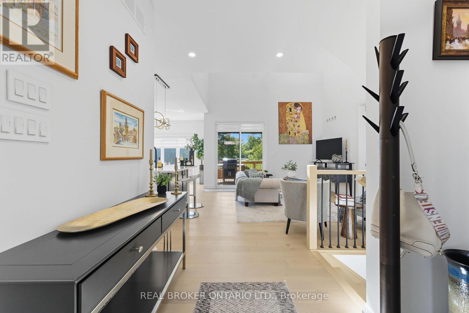 4 - 242 Mount Pleasant Street, Brantford, Ontario  N3T 1V1 - Photo 4 - X12437032