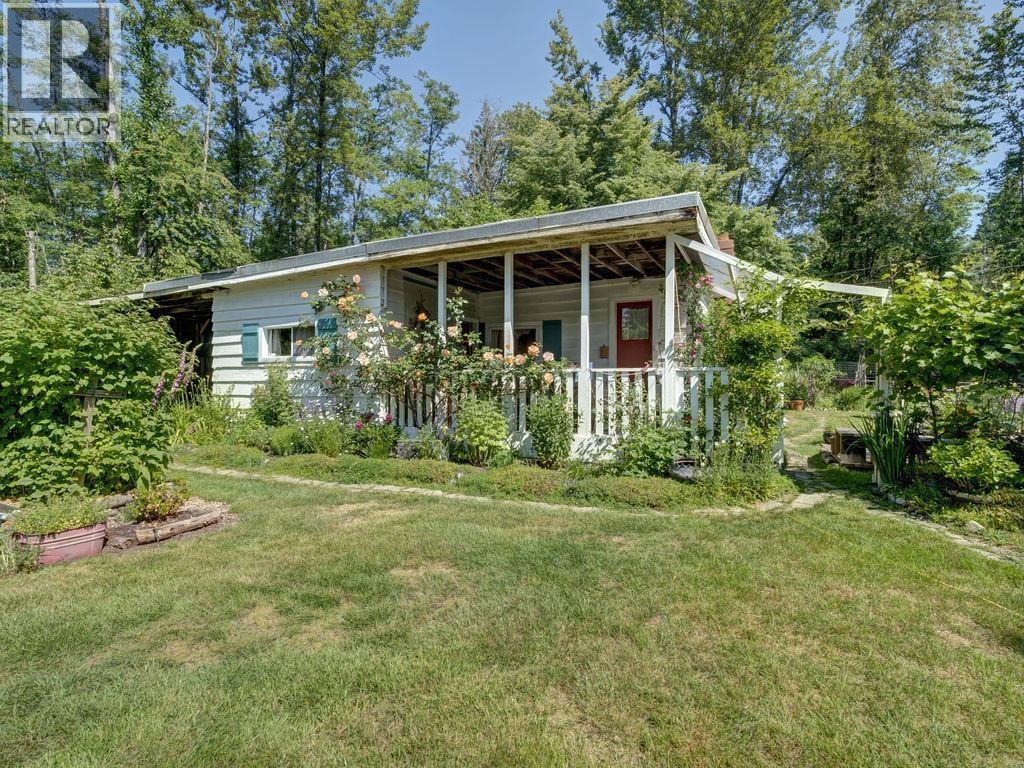 947 North Road, Gibsons, British Columbia V0N 1V7 - Photo 1 - R3094708