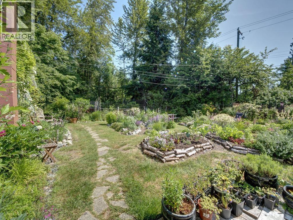 947 North Road, Gibsons, British Columbia V0N 1V7 - Photo 22 - R3094708