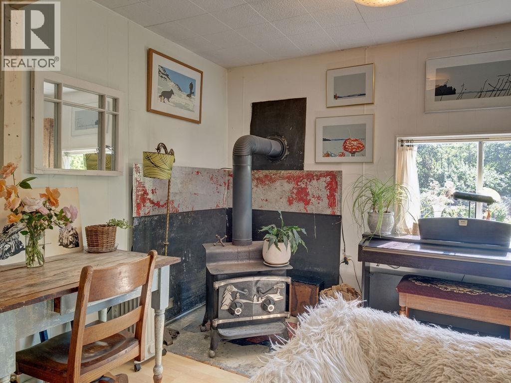 947 North Road, Gibsons, British Columbia V0N 1V7 - Photo 5 - R3094708