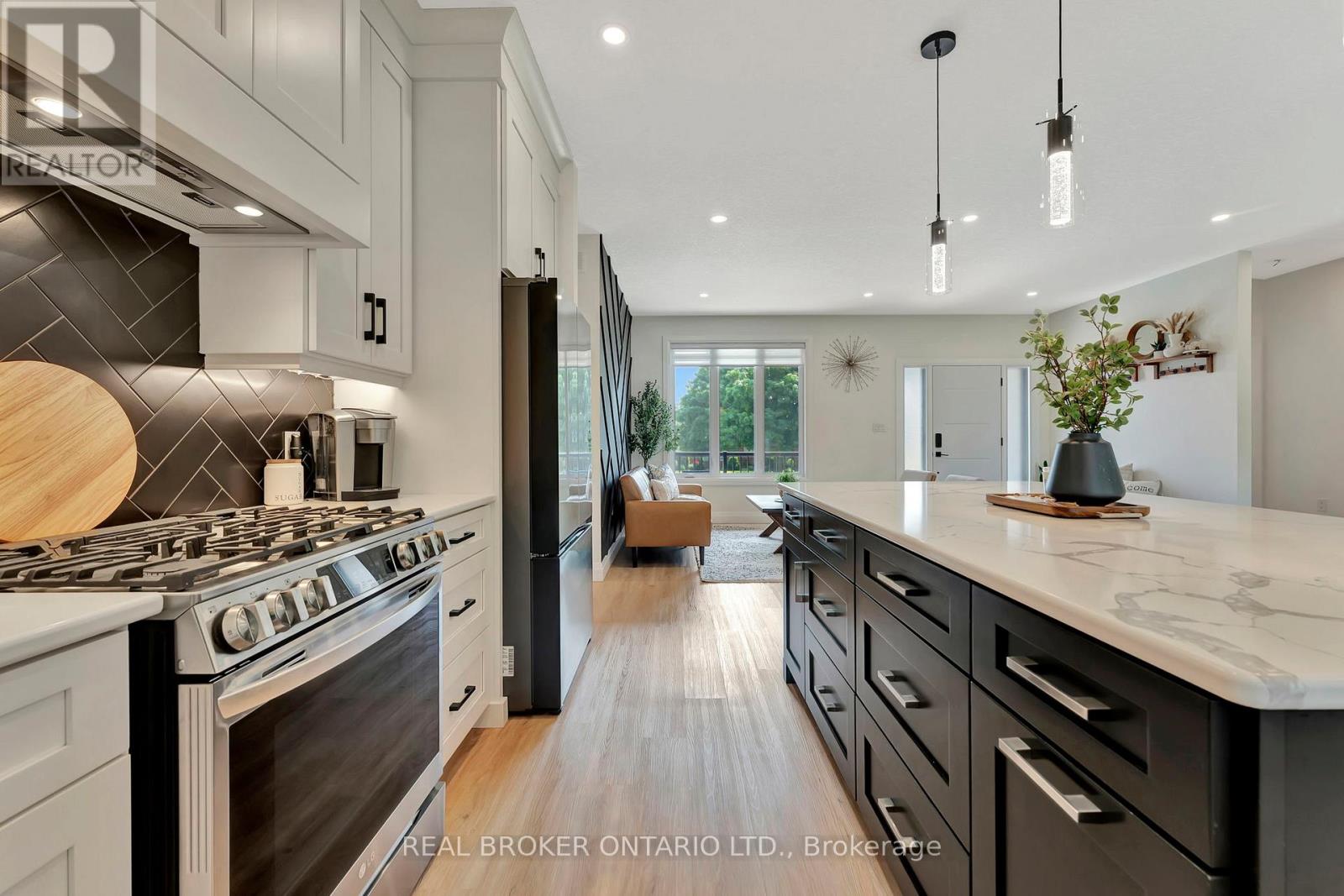 30 Tanager Drive, Tillsonburg, Ontario  N4G 1A9 - Photo 11 - X12801542