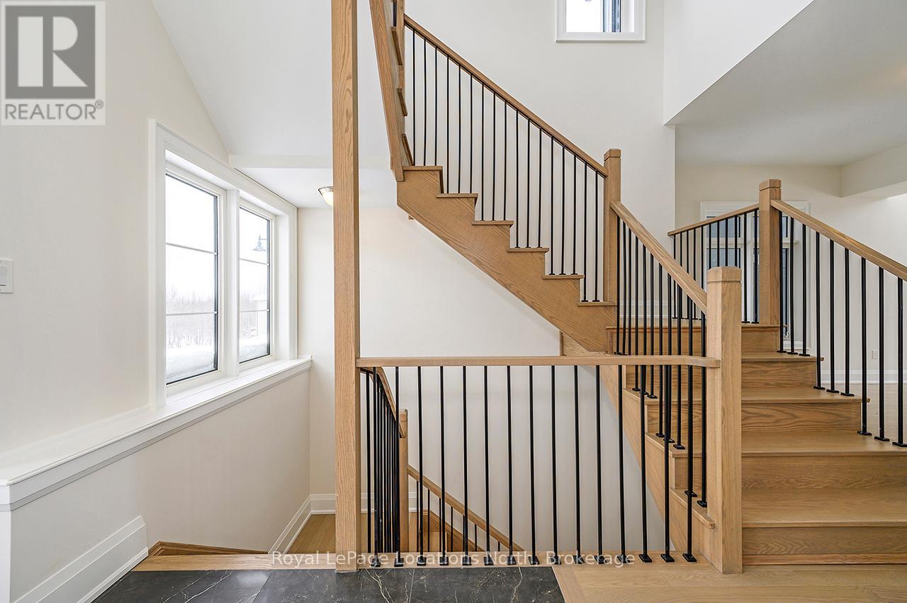 113 Clement Lane, Blue Mountains, Ontario  N0H 1J0 - Photo 4 - X12824812