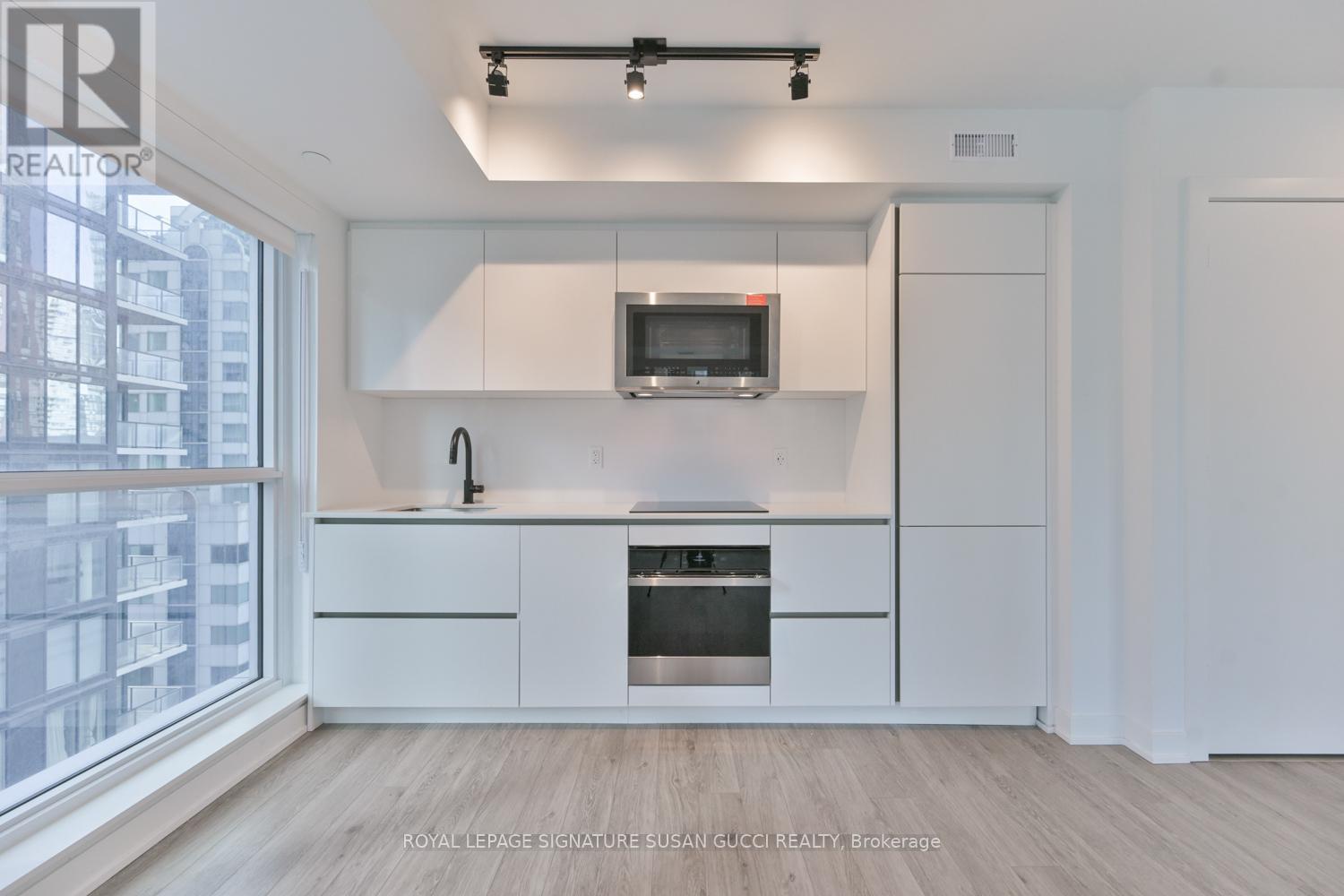 1303 - 327 King Street W, Toronto, Ontario  M5V 0W7 - Photo 8 - C12830144