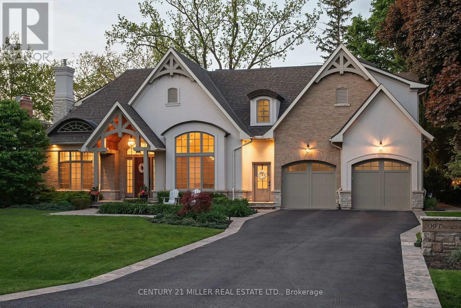 209 Donessle Drive, Oakville, Ontario  L6J 3Y7 - Photo 1 - W12833686