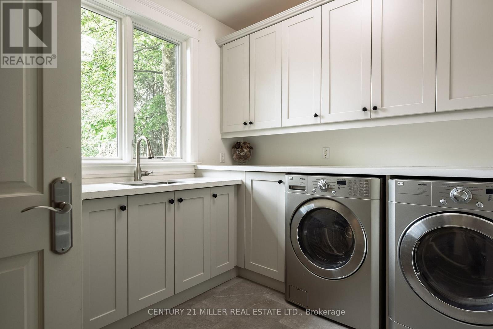 209 Donessle Drive, Oakville, Ontario  L6J 3Y7 - Photo 18 - W12833686