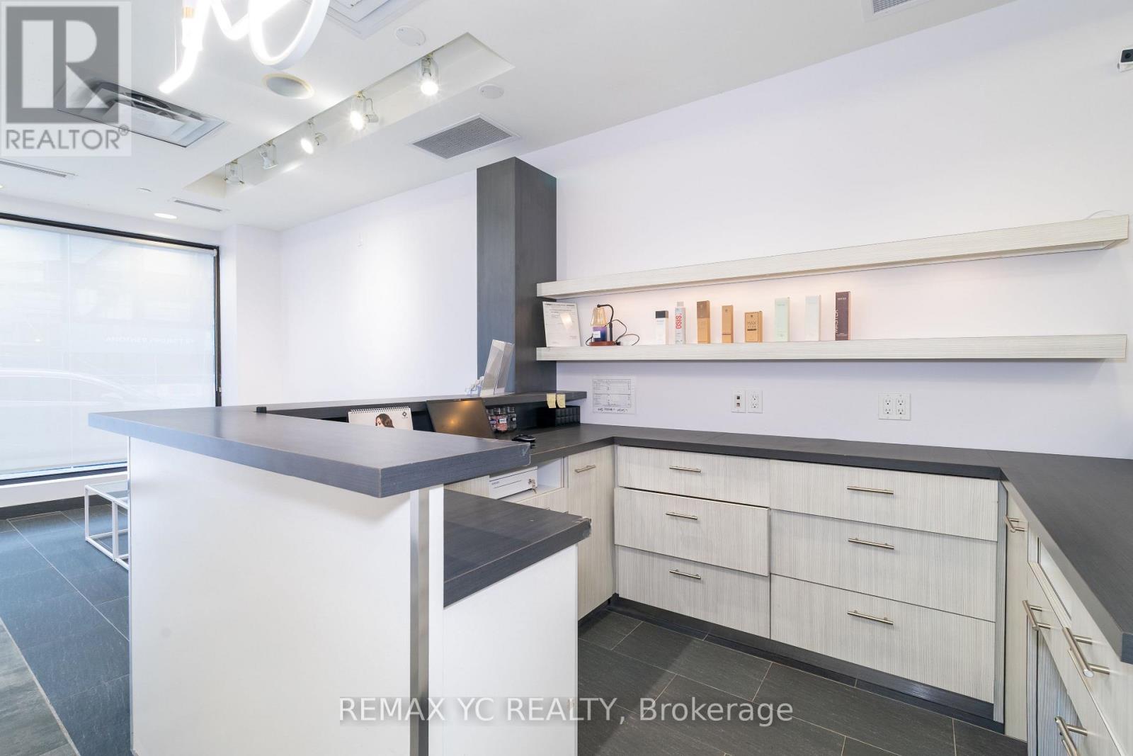 2409 Yonge Street, Toronto, Ontario  M4P 2E7 - Photo 12 - C12835536