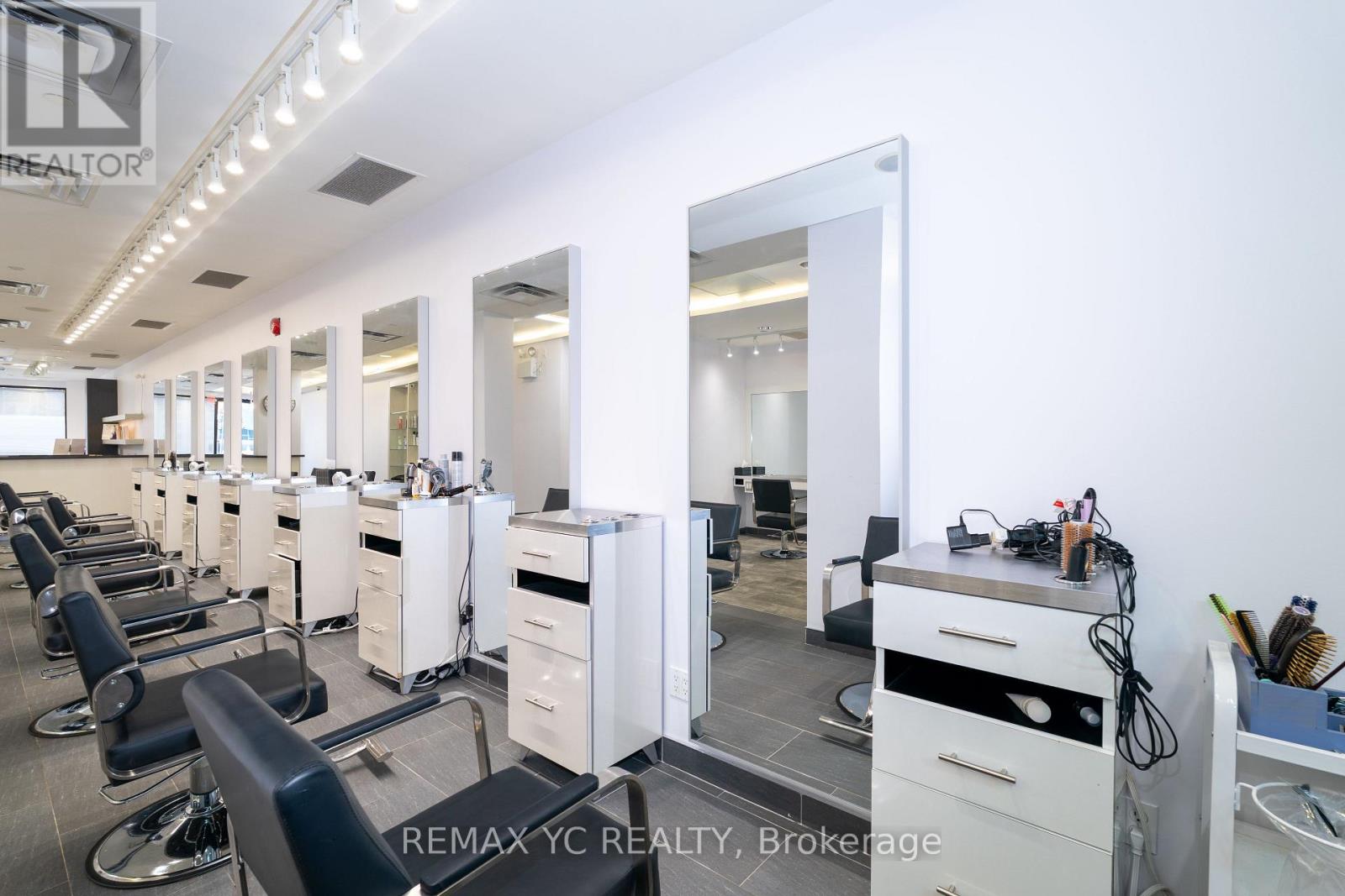 2409 Yonge Street, Toronto, Ontario  M4P 2E7 - Photo 18 - C12835536