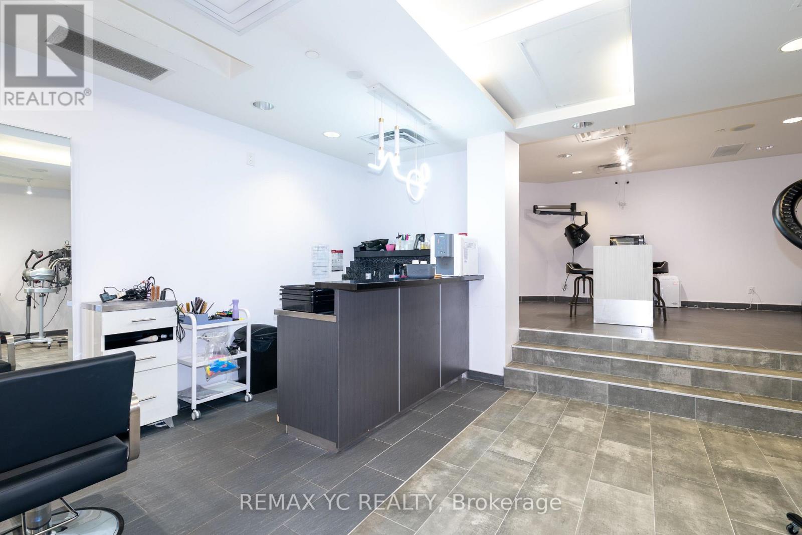 2409 Yonge Street, Toronto, Ontario  M4P 2E7 - Photo 6 - C12835536