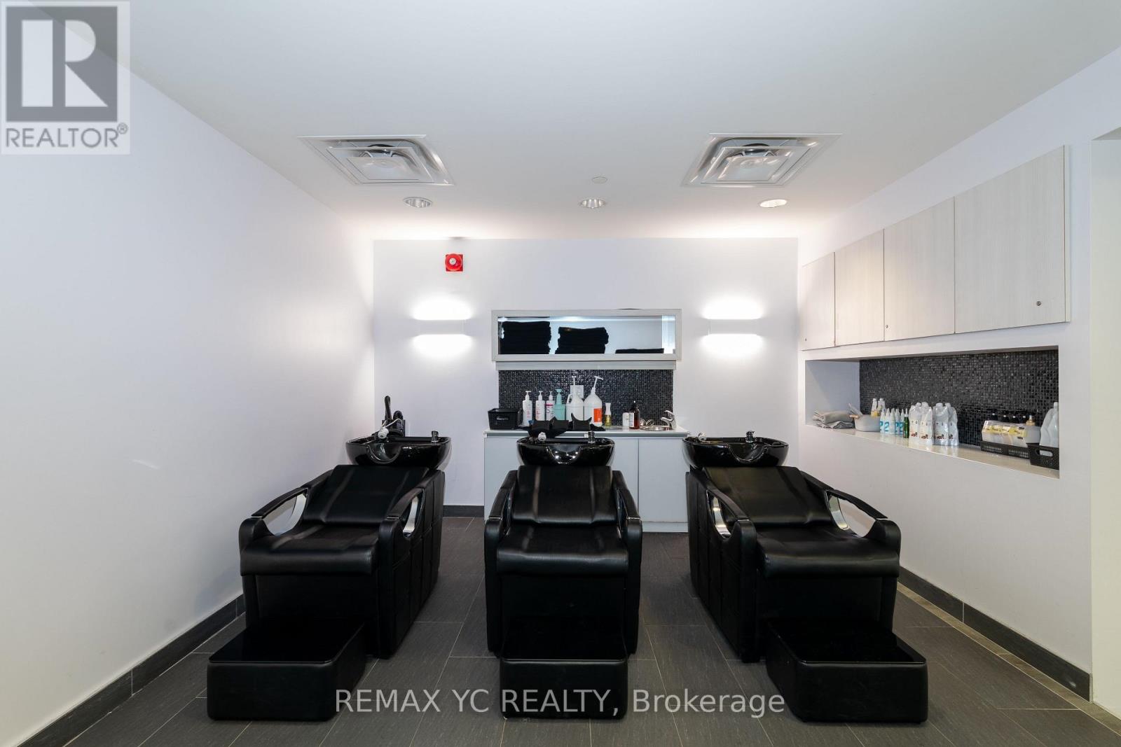 2409 Yonge Street, Toronto, Ontario  M4P 2E7 - Photo 8 - C12835536