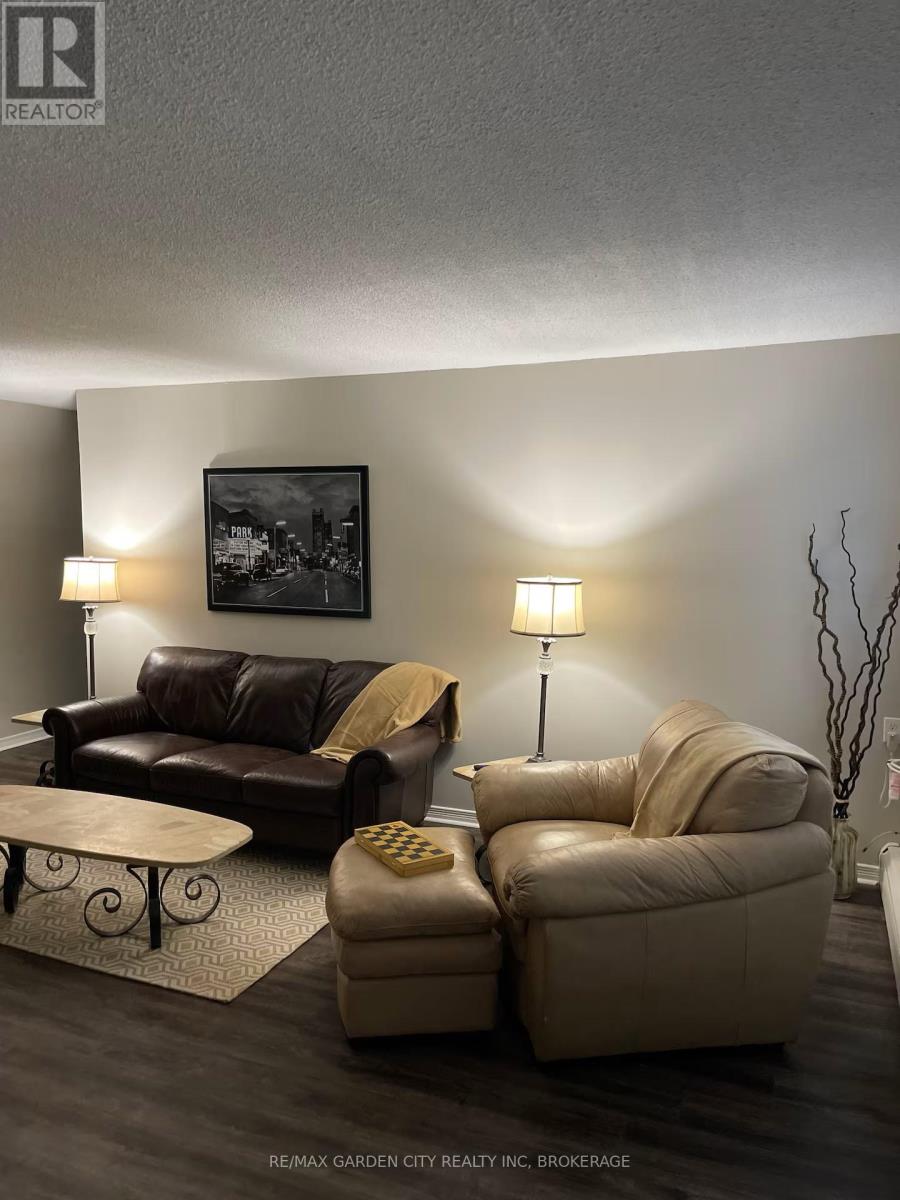 151 Plymouth Road, Welland, Ontario L3B 3C8 - Photo 5 - X12793712