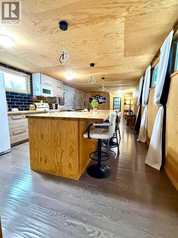 103, 145 East River Road, Hinton, Alberta T7V 1S5 - Photo 5 - A2287144