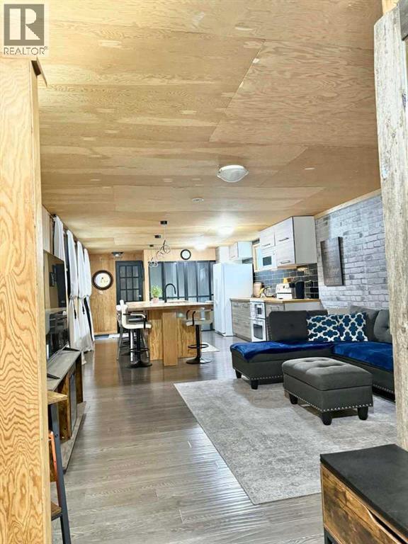 103, 145 East River Road, Hinton, Alberta T7V 1S5 - Photo 2 - A2287144