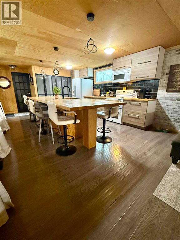 103, 145 East River Road, Hinton, Alberta T7V 1S5 - Photo 11 - A2287144