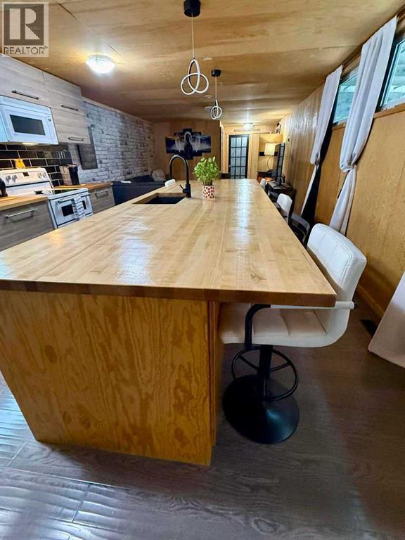 103, 145 East River Road, Hinton, Alberta T7V 1S5 - Photo 6 - A2287144