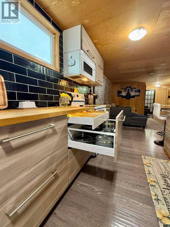 103, 145 East River Road, Hinton, Alberta T7V 1S5 - Photo 8 - A2287144