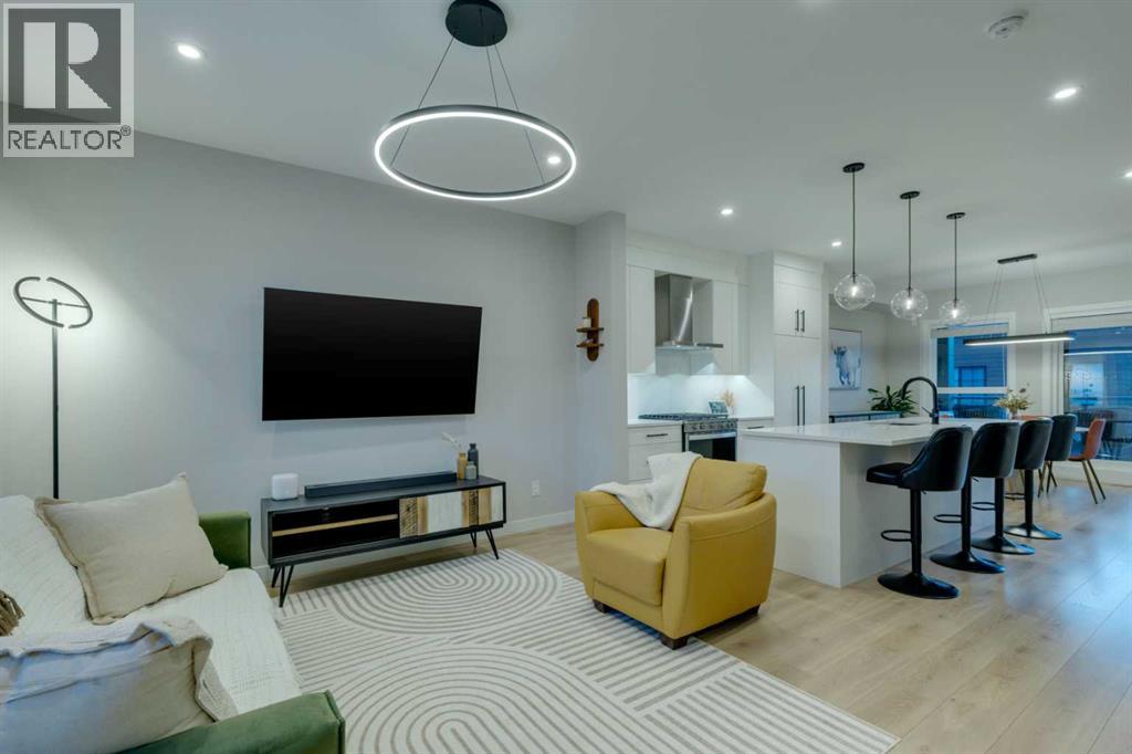 2327 77 Street Sw, Calgary, Alberta  T3H 6E1 - Photo 7 - A2284987