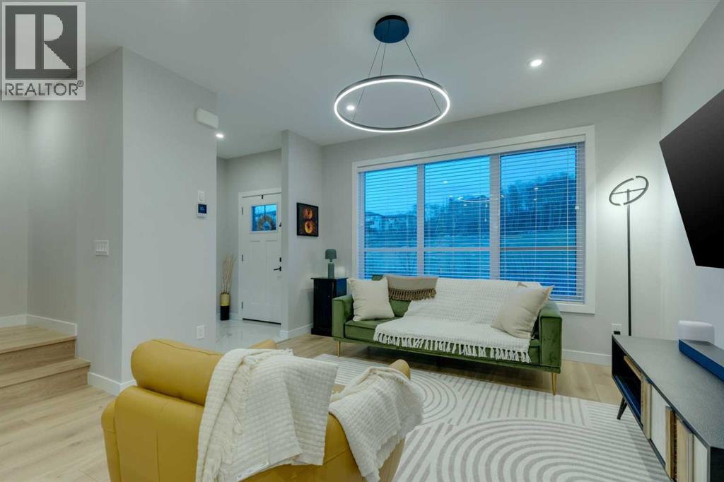 2327 77 Street Sw, Calgary, Alberta  T3H 6E1 - Photo 9 - A2284987