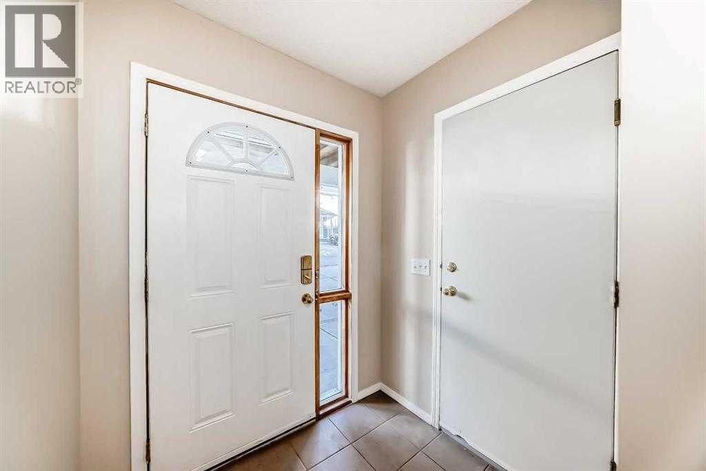 677 Regal Park Ne, Calgary, Alberta  T2E 0S6 - Photo 3 - A2289127
