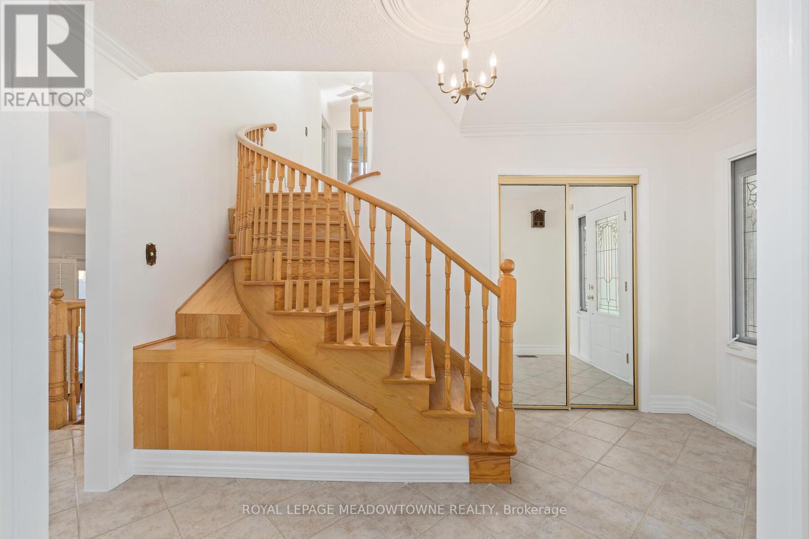 305 Ulric Crescent, Oakville, Ontario  L6K 3R3 - Photo 16 - W12835422