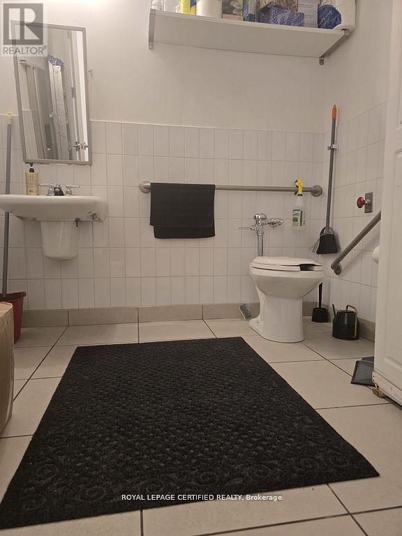 4141 Dixie Road, Mississauga (Rathwood), Ontario  L4W 1V5 - Photo 10 - W12835430