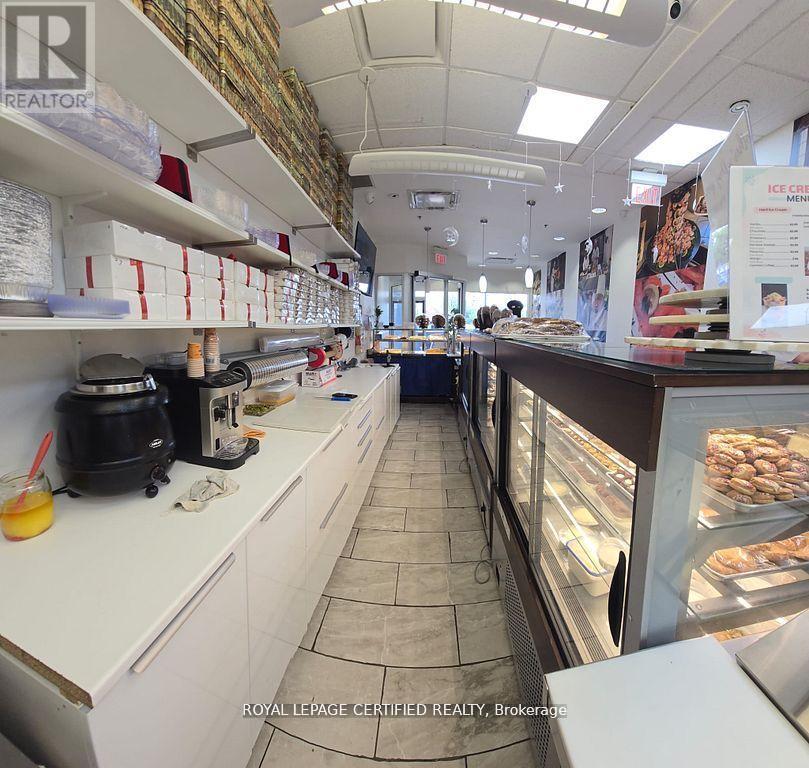 4141 Dixie Road, Mississauga (Rathwood), Ontario  L4W 1V5 - Photo 15 - W12835430