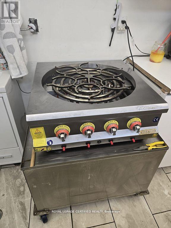 4141 Dixie Road, Mississauga (Rathwood), Ontario  L4W 1V5 - Photo 16 - W12835430