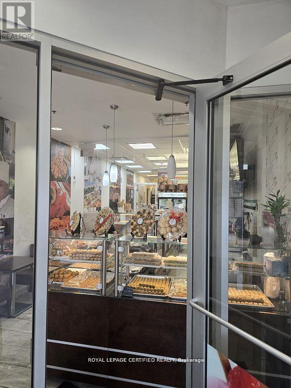 4141 Dixie Road, Mississauga (Rathwood), Ontario  L4W 1V5 - Photo 17 - W12835430