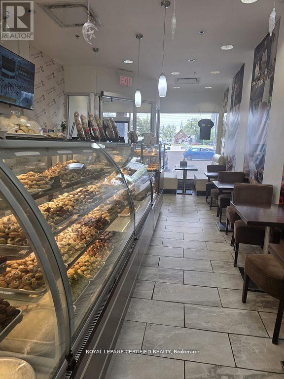 4141 Dixie Road, Mississauga (Rathwood), Ontario  L4W 1V5 - Photo 18 - W12835430