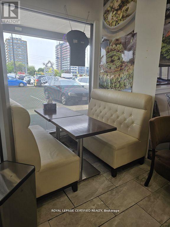 4141 Dixie Road, Mississauga (Rathwood), Ontario  L4W 1V5 - Photo 4 - W12835430