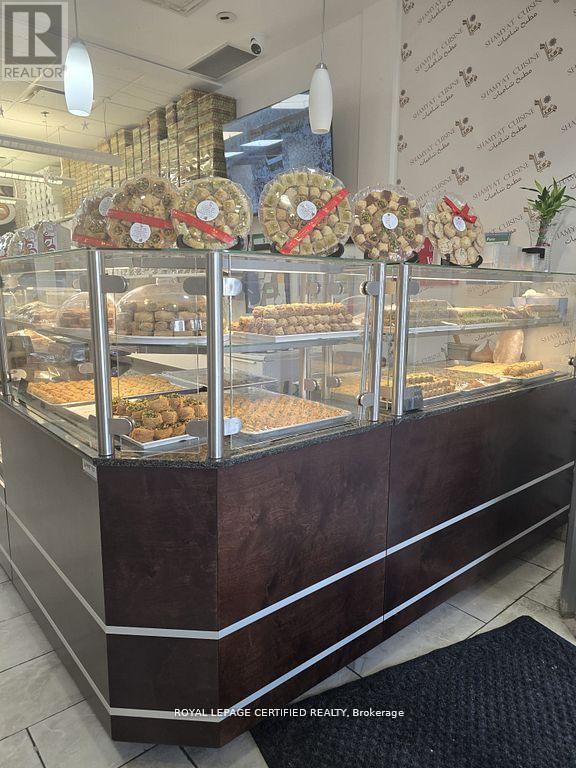 4141 Dixie Road, Mississauga (Rathwood), Ontario  L4W 1V5 - Photo 5 - W12835430