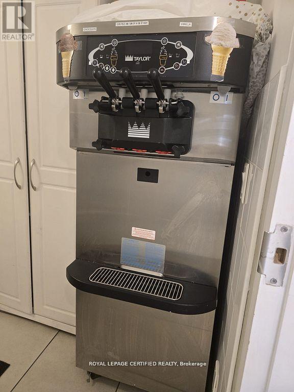 4141 Dixie Road, Mississauga (Rathwood), Ontario  L4W 1V5 - Photo 6 - W12835430