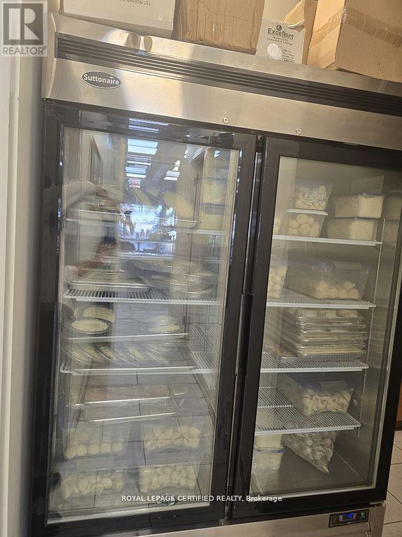 4141 Dixie Road, Mississauga (Rathwood), Ontario  L4W 1V5 - Photo 7 - W12835430