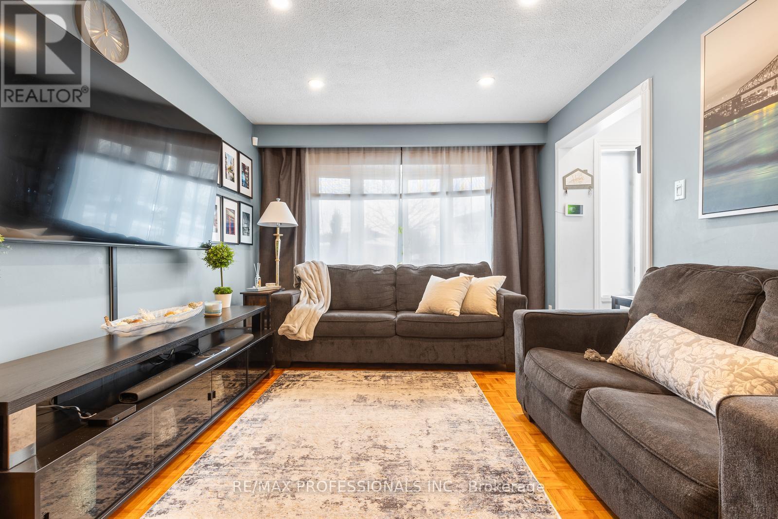 7656 Priory Crescent, Mississauga, Ontario  L4T 3H5 - Photo 10 - W12835470