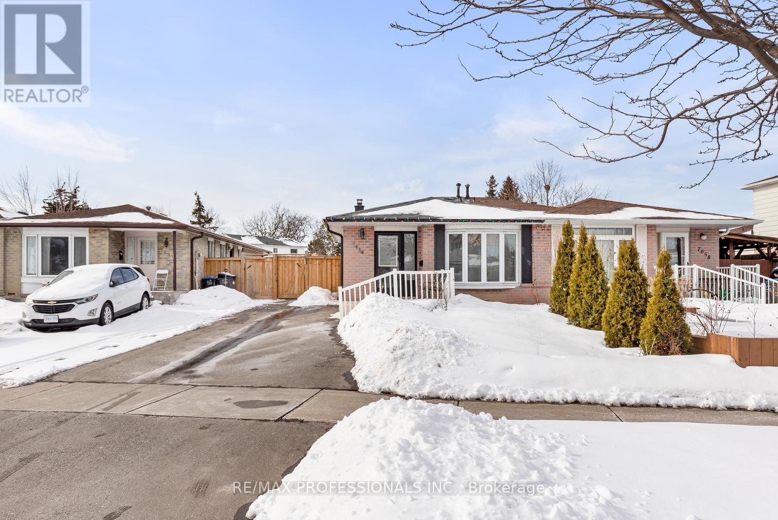 7656 Priory Crescent, Mississauga, Ontario  L4T 3H5 - Photo 2 - W12835470