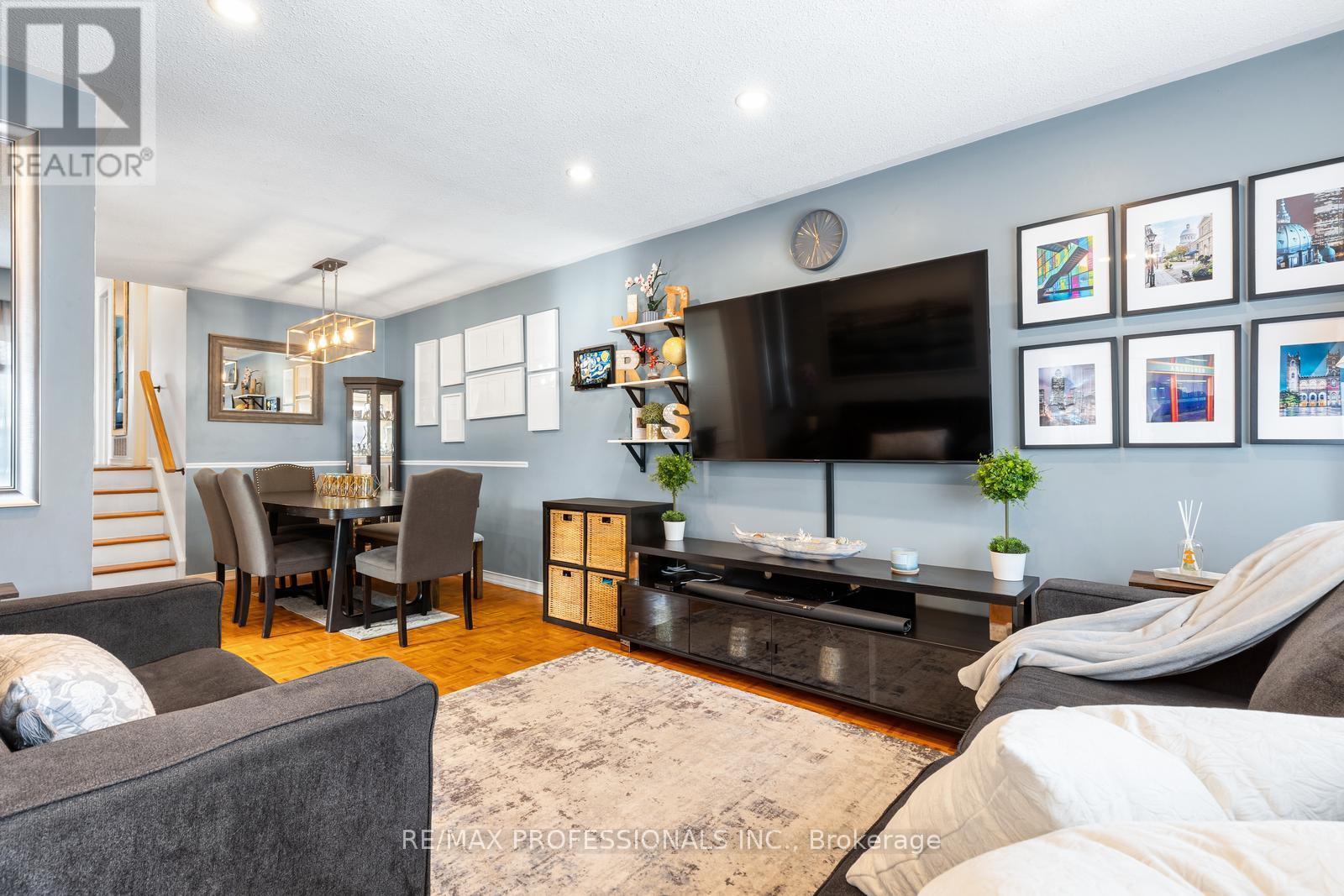 7656 Priory Crescent, Mississauga, Ontario  L4T 3H5 - Photo 4 - W12835470