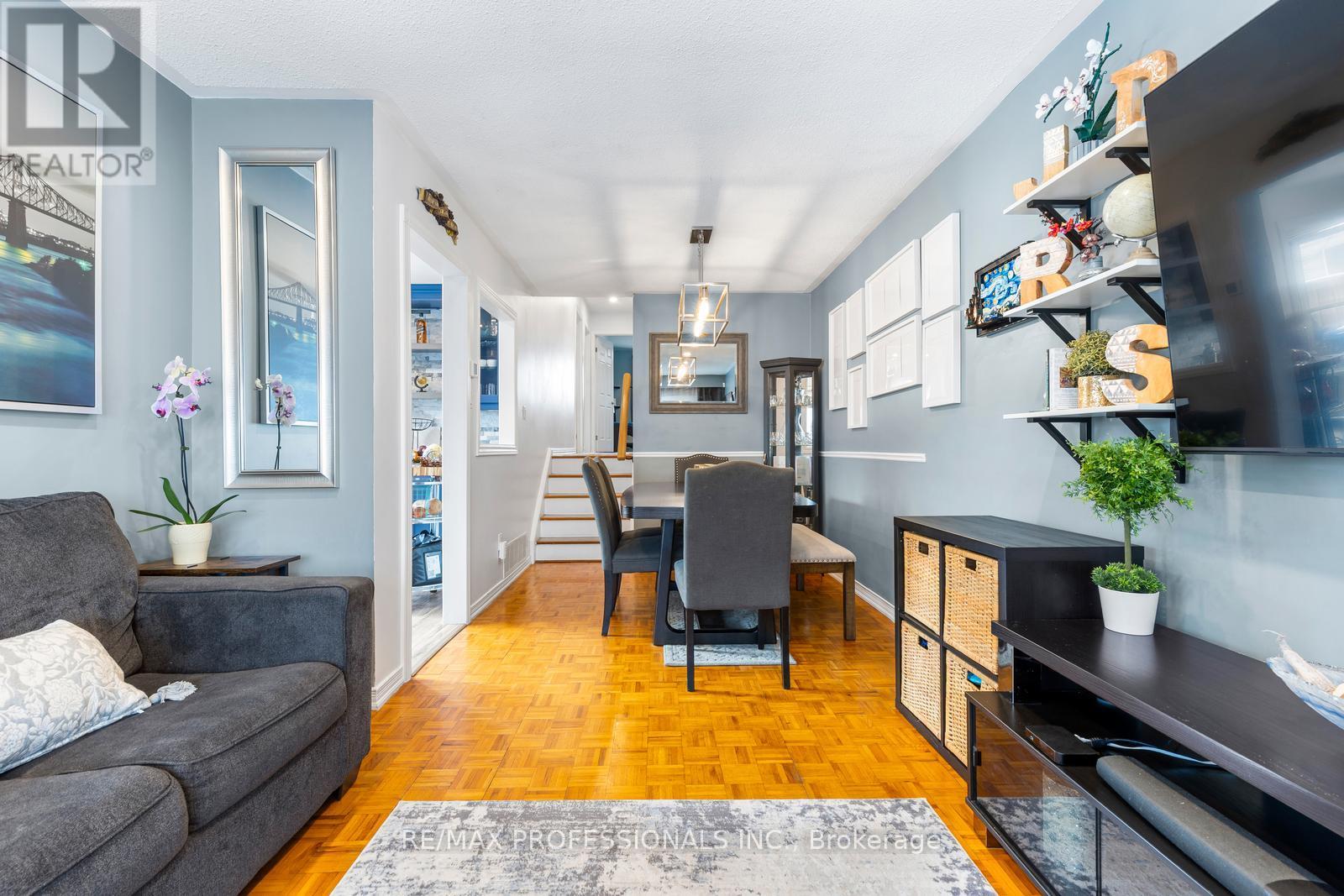 7656 Priory Crescent, Mississauga, Ontario  L4T 3H5 - Photo 6 - W12835470