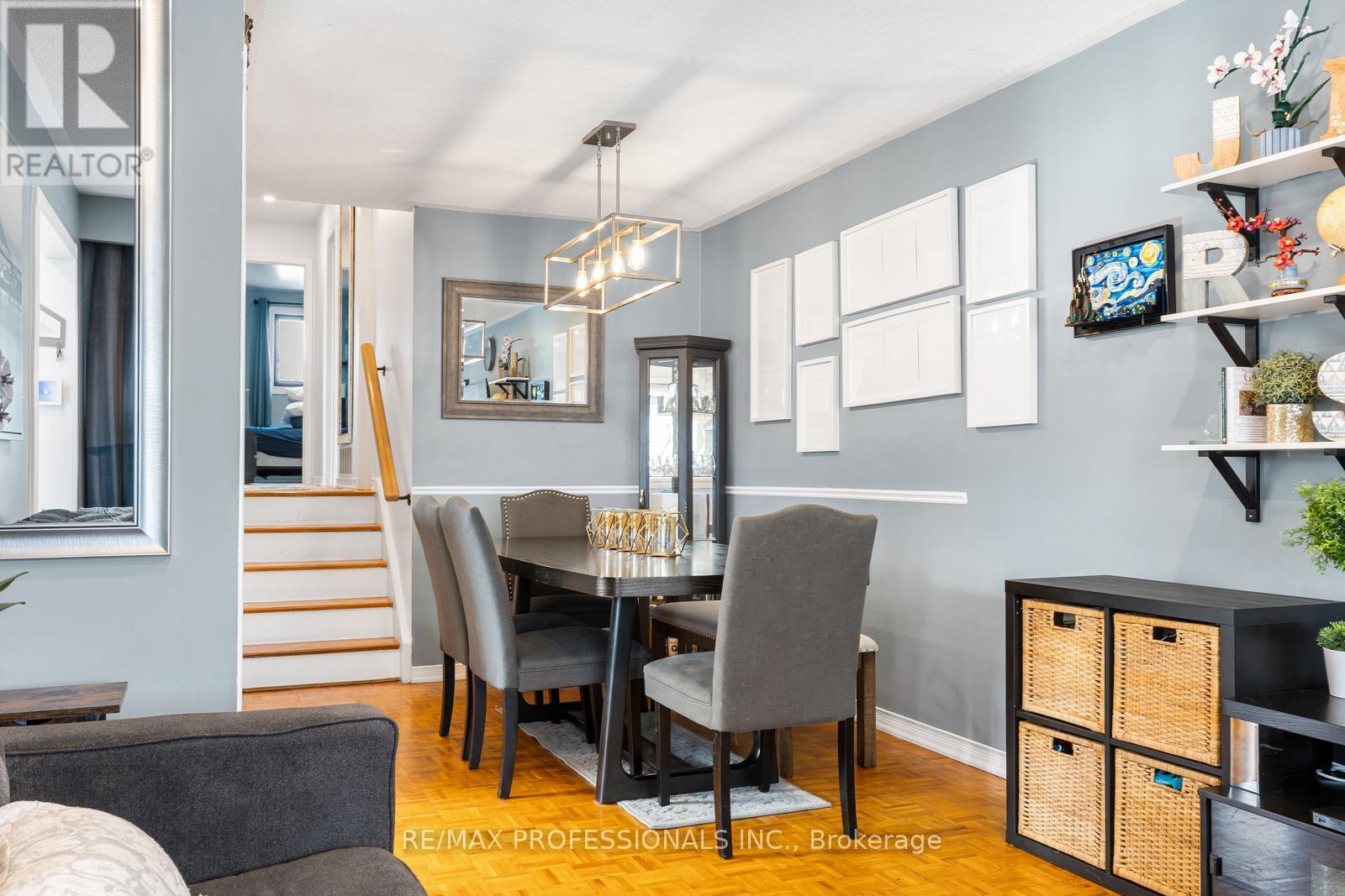 7656 Priory Crescent, Mississauga, Ontario  L4T 3H5 - Photo 7 - W12835470